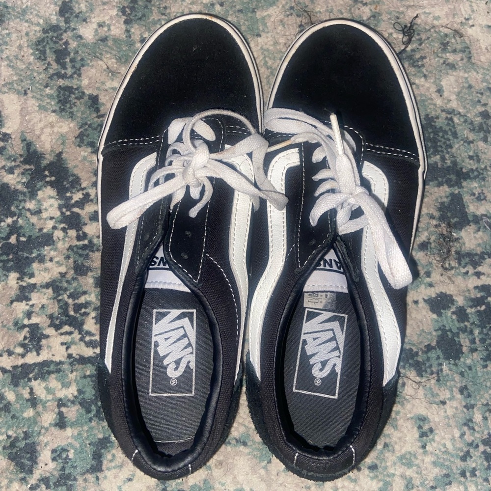 Vans sk8-Low Black & White- Women’s 9/ Men’s 7.5